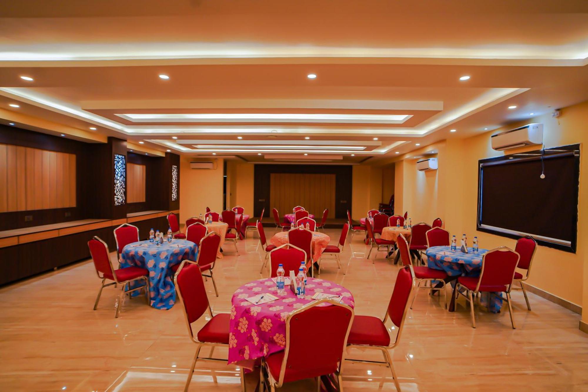 Prasant On Beach Resort !! Lift - Wifi -Restaurant-Parking Facilities-Newly Decorated Room !! Мандармони Екстериор снимка