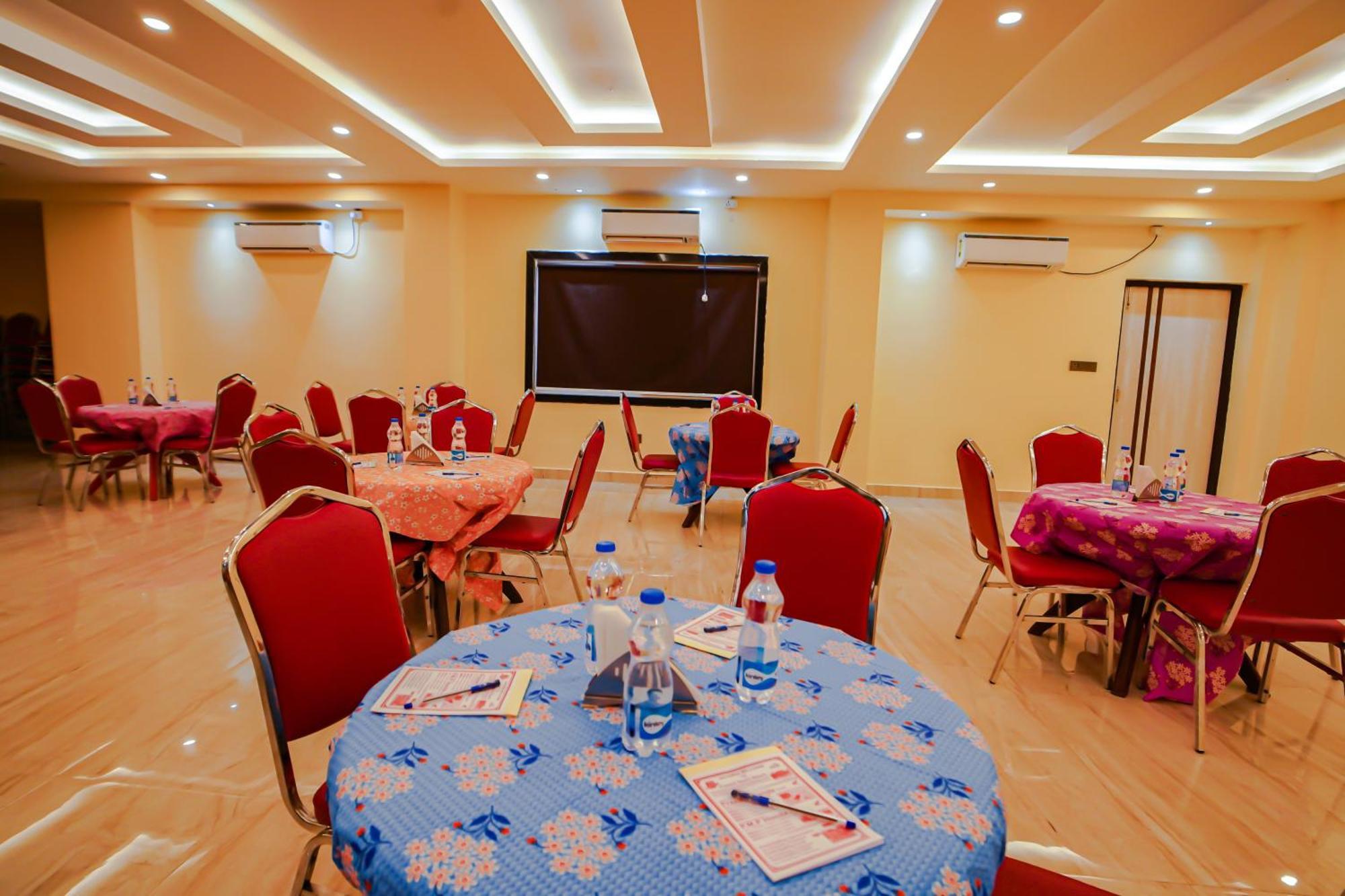 Prasant On Beach Resort !! Lift - Wifi -Restaurant-Parking Facilities-Newly Decorated Room !! Мандармони Екстериор снимка