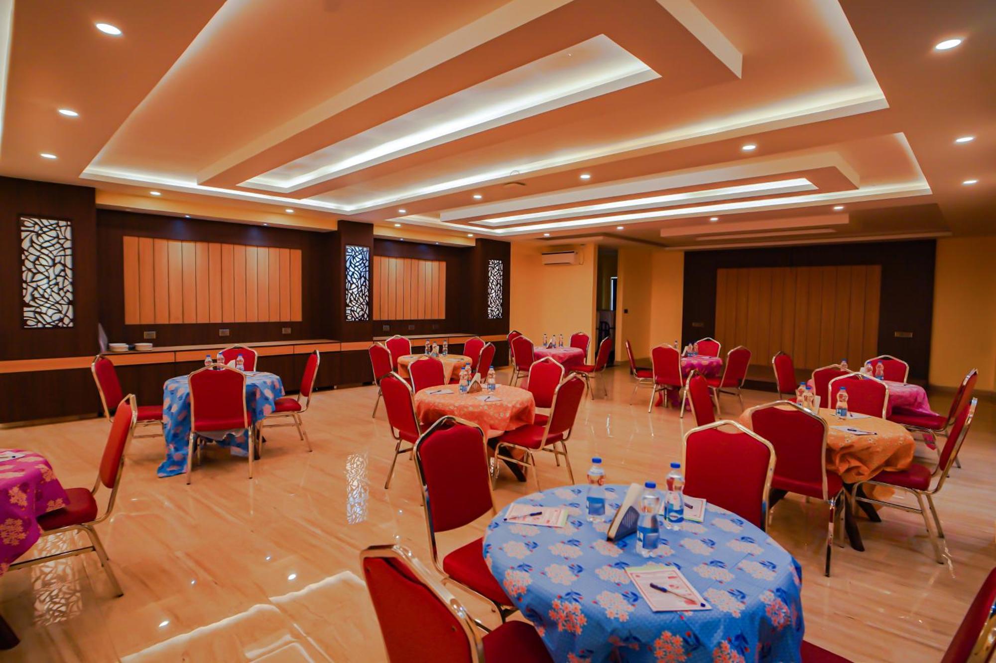 Prasant On Beach Resort !! Lift - Wifi -Restaurant-Parking Facilities-Newly Decorated Room !! Мандармони Екстериор снимка