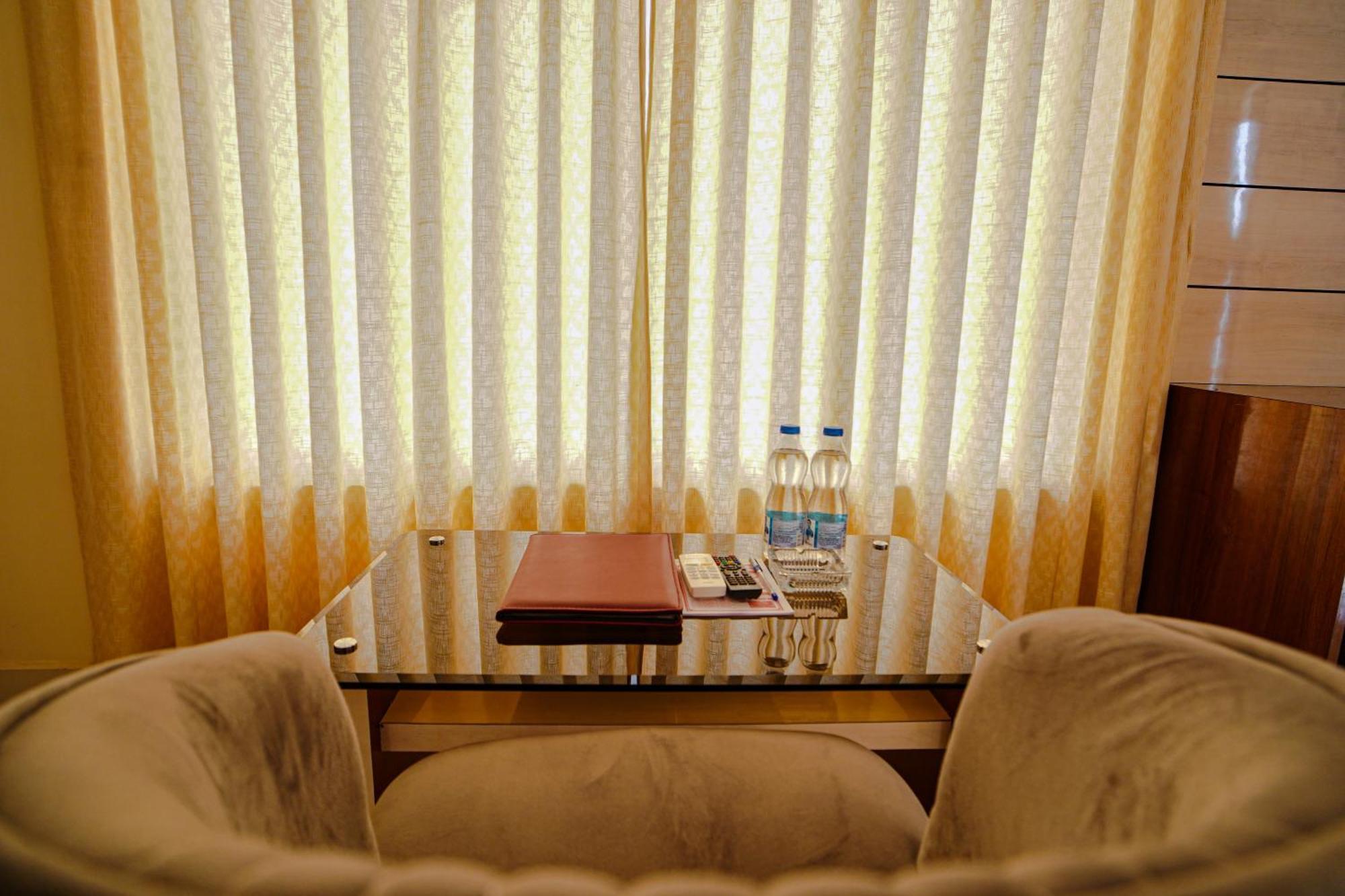 Prasant On Beach Resort !! Lift - Wifi -Restaurant-Parking Facilities-Newly Decorated Room !! Мандармони Екстериор снимка