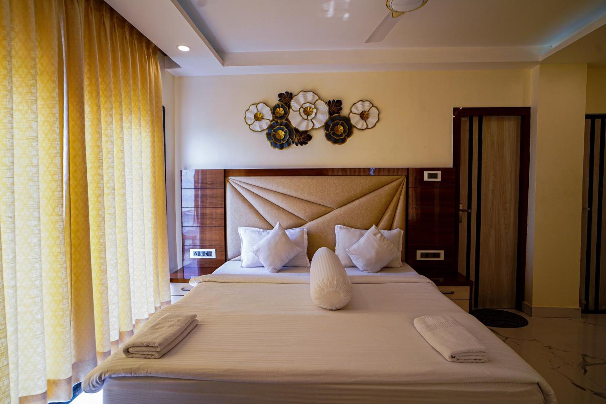 Prasant On Beach Resort !! Lift - Wifi -Restaurant-Parking Facilities-Newly Decorated Room !! Мандармони Екстериор снимка