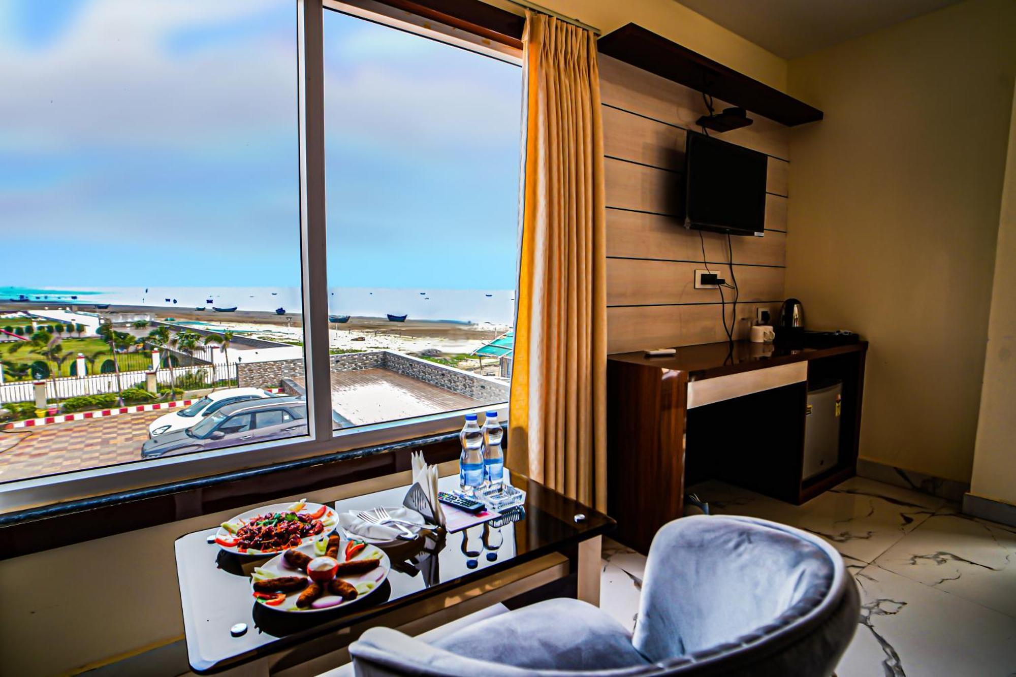 Prasant On Beach Resort !! Lift - Wifi -Restaurant-Parking Facilities-Newly Decorated Room !! Мандармони Екстериор снимка