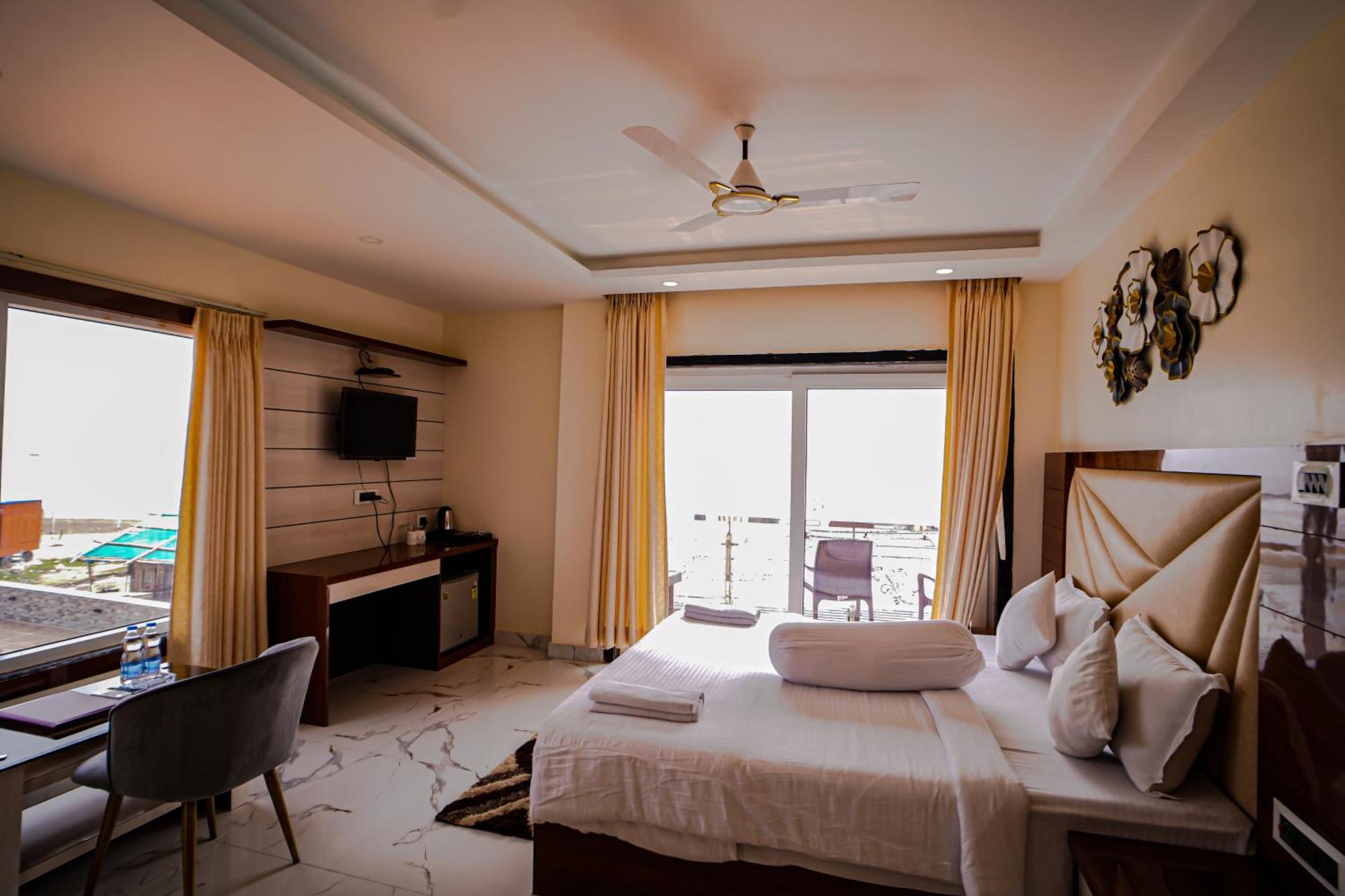 Prasant On Beach Resort !! Lift - Wifi -Restaurant-Parking Facilities-Newly Decorated Room !! Мандармони Екстериор снимка