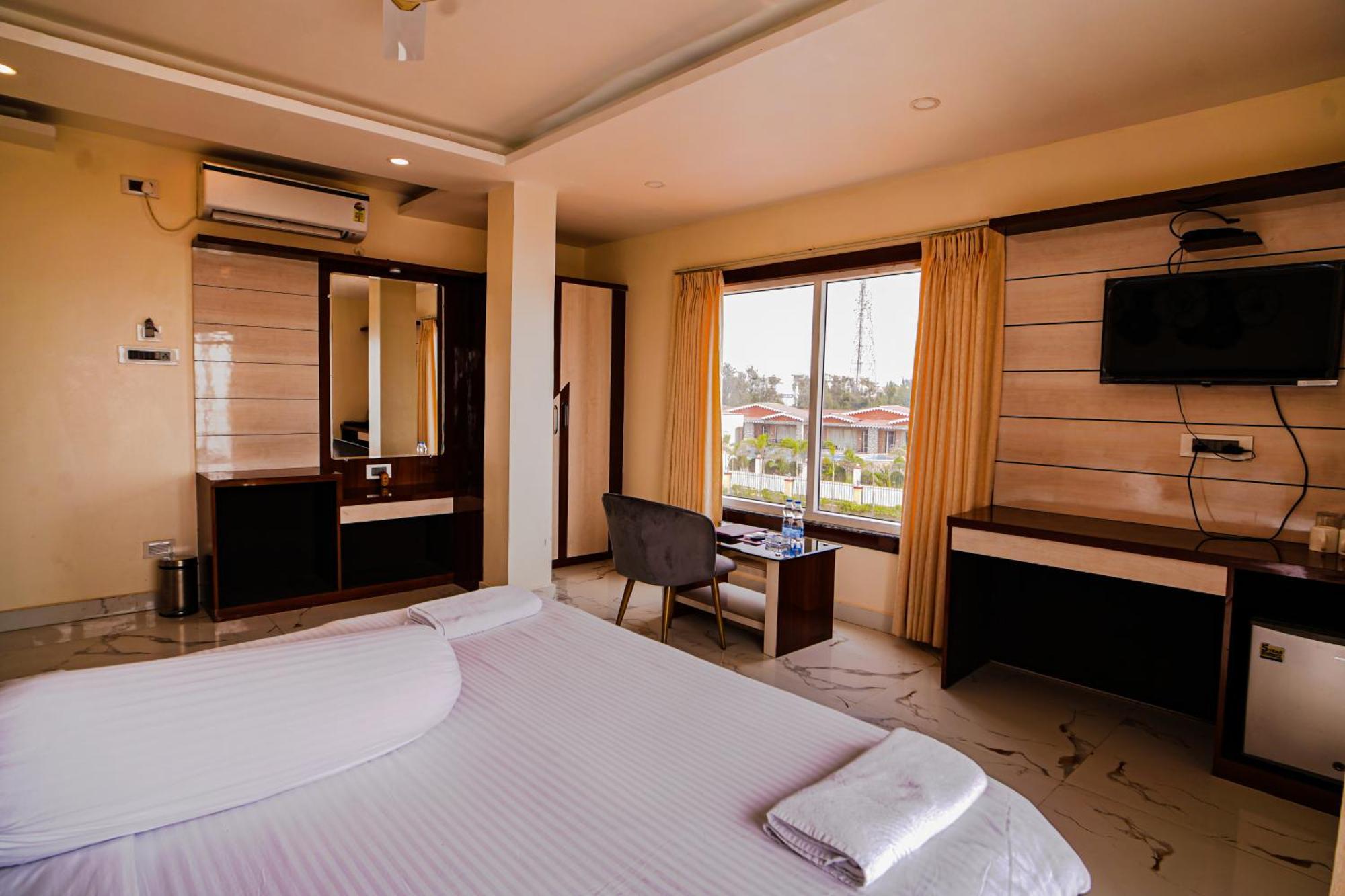 Prasant On Beach Resort !! Lift - Wifi -Restaurant-Parking Facilities-Newly Decorated Room !! Мандармони Екстериор снимка