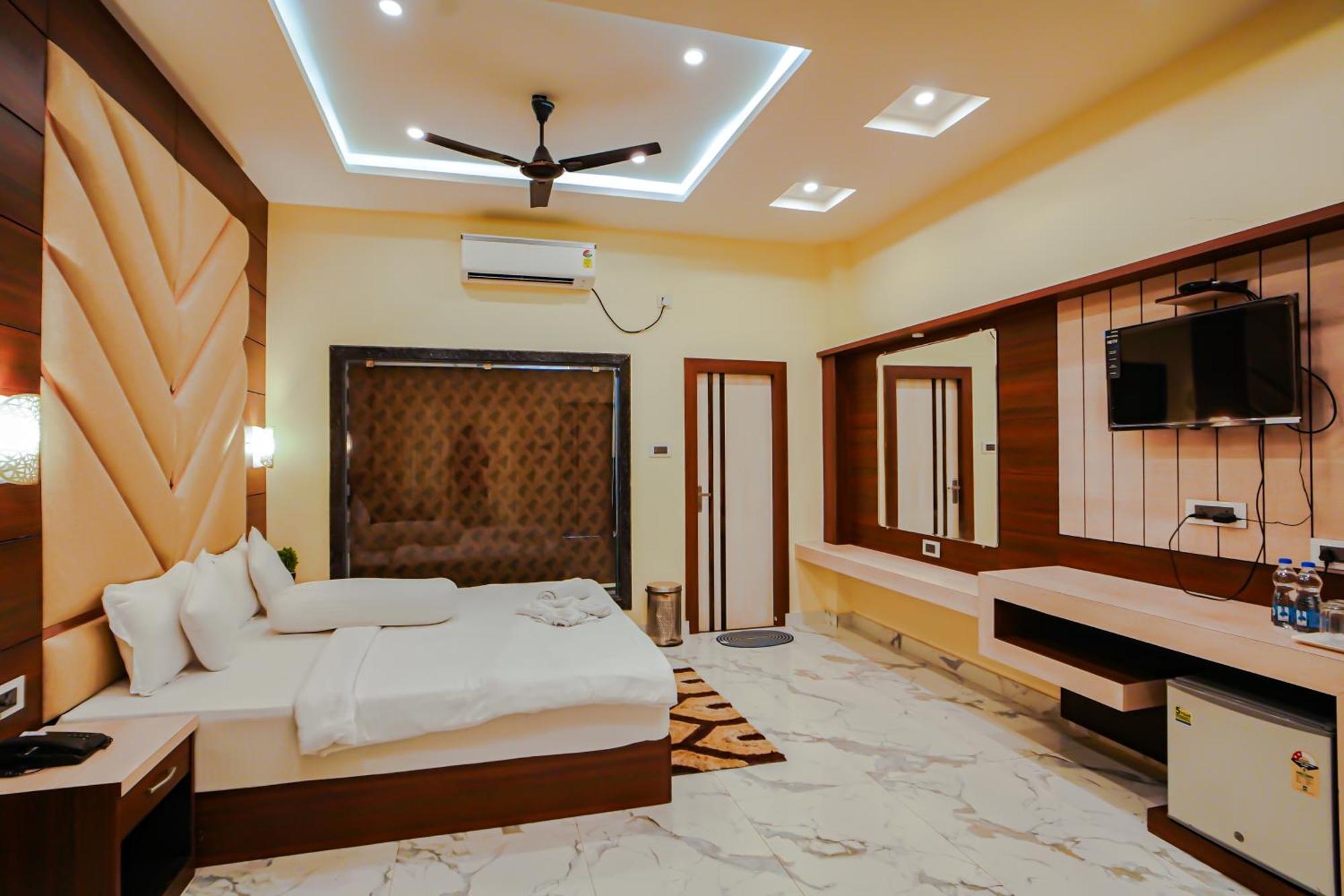 Prasant On Beach Resort !! Lift - Wifi -Restaurant-Parking Facilities-Newly Decorated Room !! Мандармони Екстериор снимка