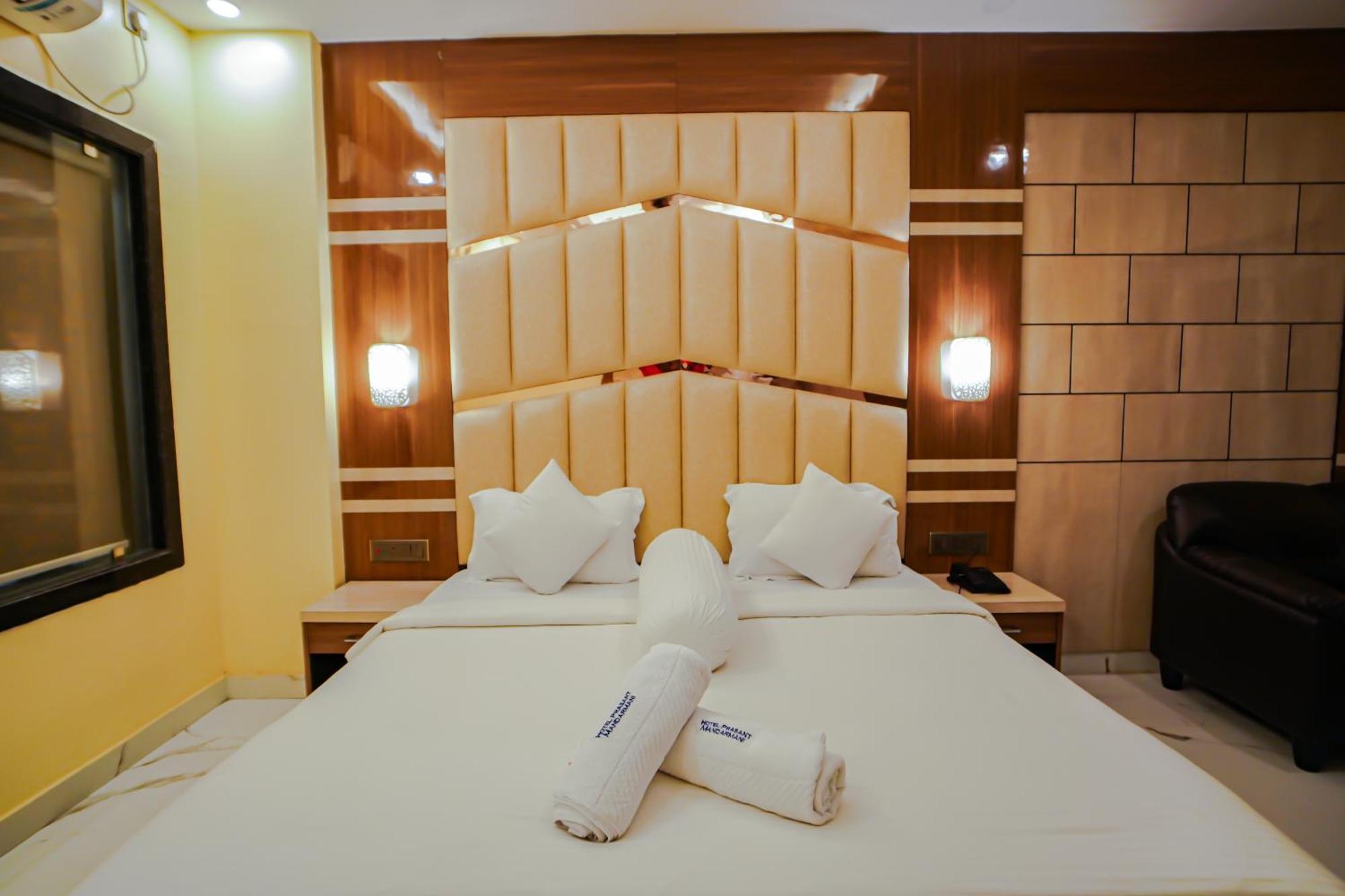Prasant On Beach Resort !! Lift - Wifi -Restaurant-Parking Facilities-Newly Decorated Room !! Мандармони Екстериор снимка