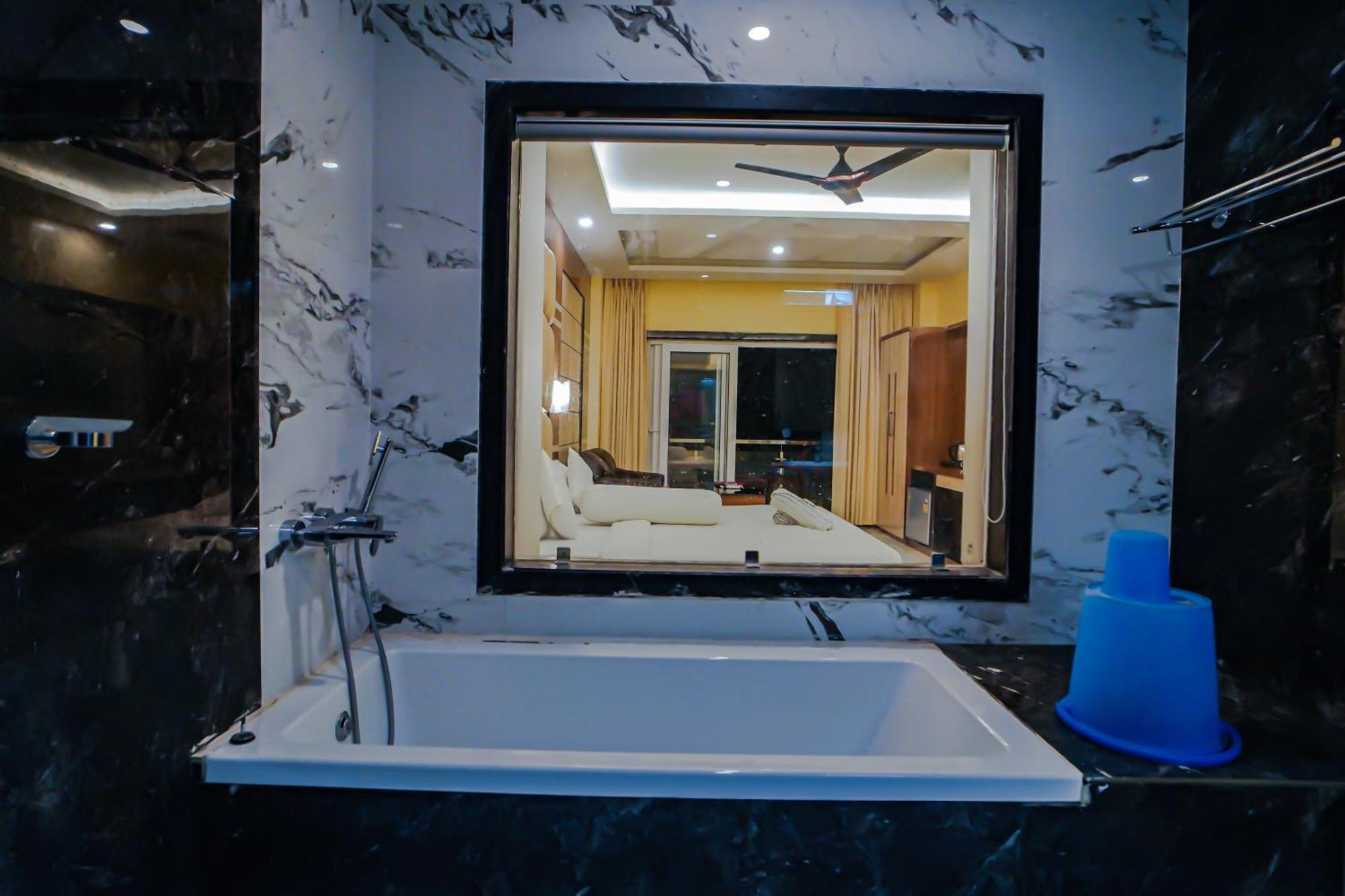 Prasant On Beach Resort !! Lift - Wifi -Restaurant-Parking Facilities-Newly Decorated Room !! Мандармони Екстериор снимка