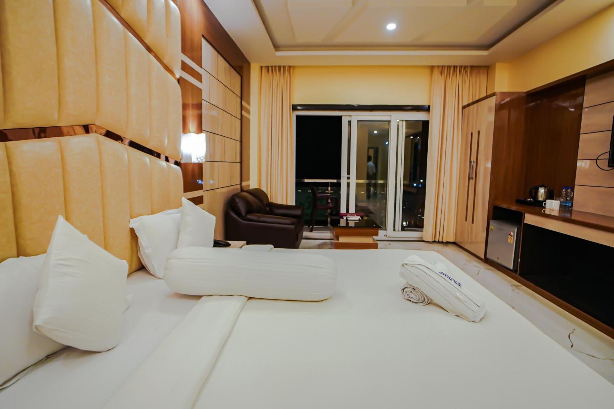 Prasant On Beach Resort !! Lift - Wifi -Restaurant-Parking Facilities-Newly Decorated Room !! Мандармони Екстериор снимка