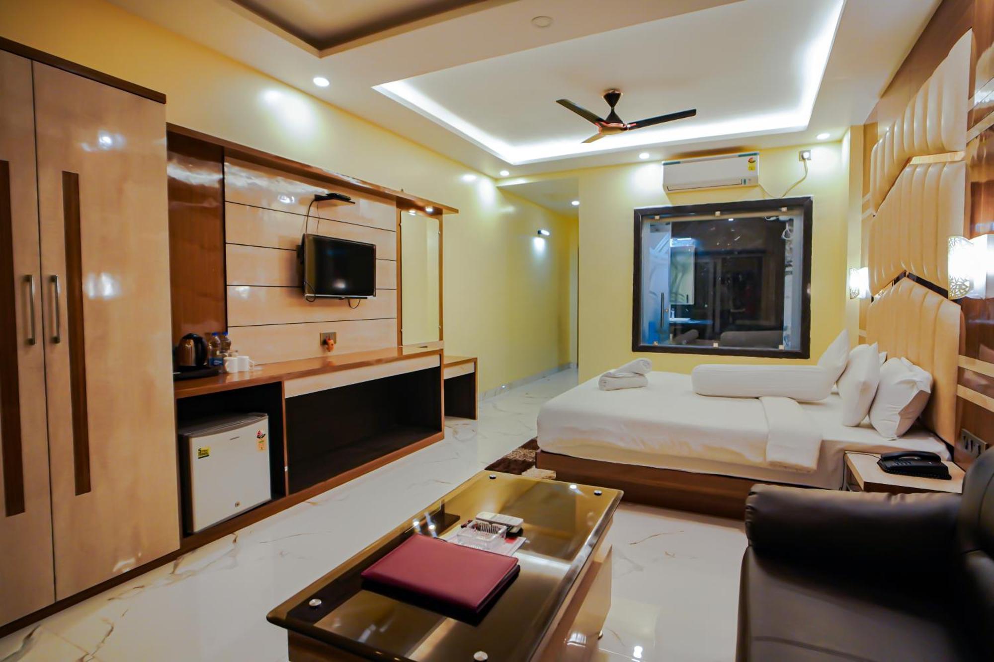 Prasant On Beach Resort !! Lift - Wifi -Restaurant-Parking Facilities-Newly Decorated Room !! Мандармони Екстериор снимка