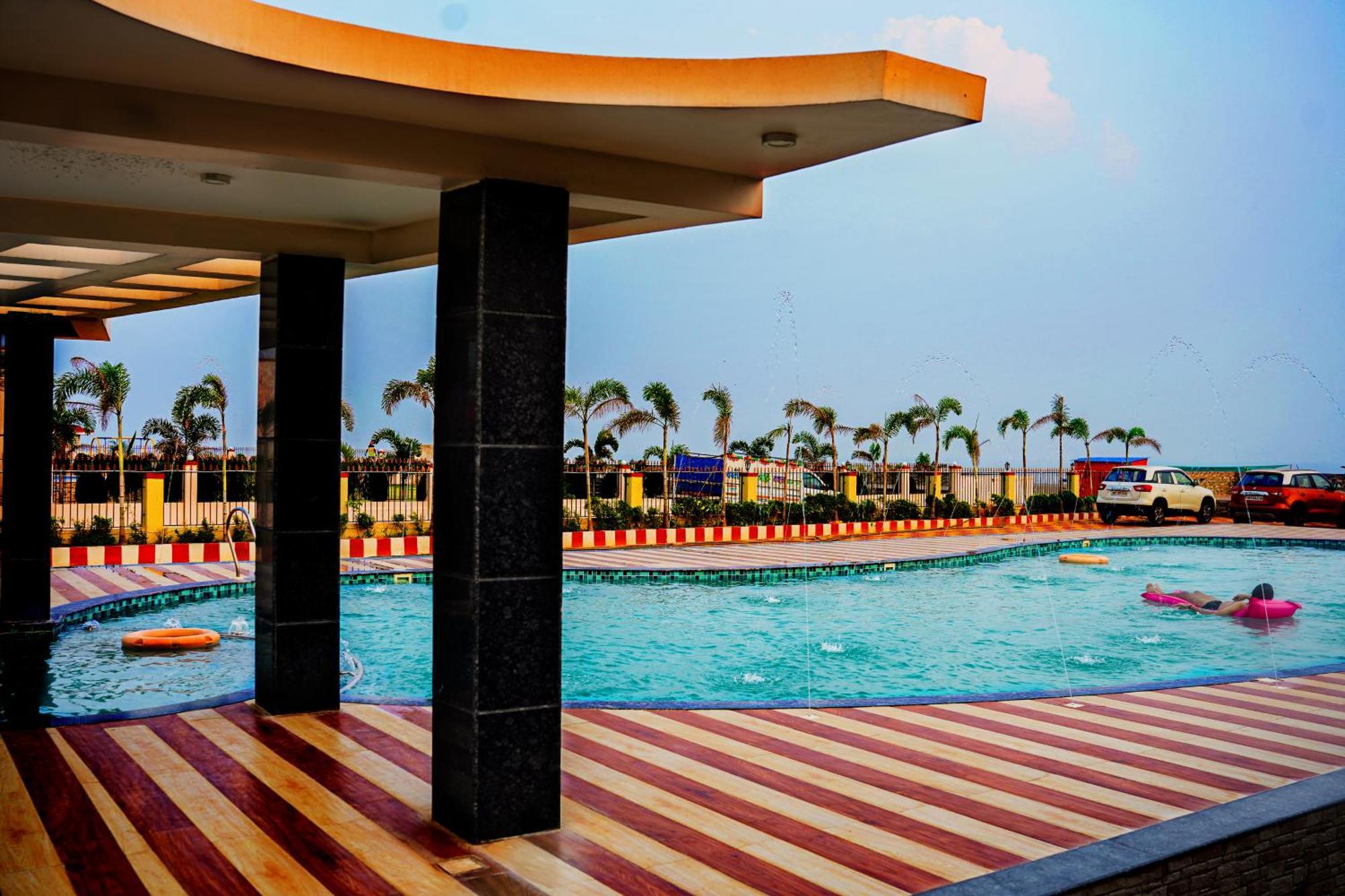 Prasant On Beach Resort !! Lift - Wifi -Restaurant-Parking Facilities-Newly Decorated Room !! Мандармони Екстериор снимка
