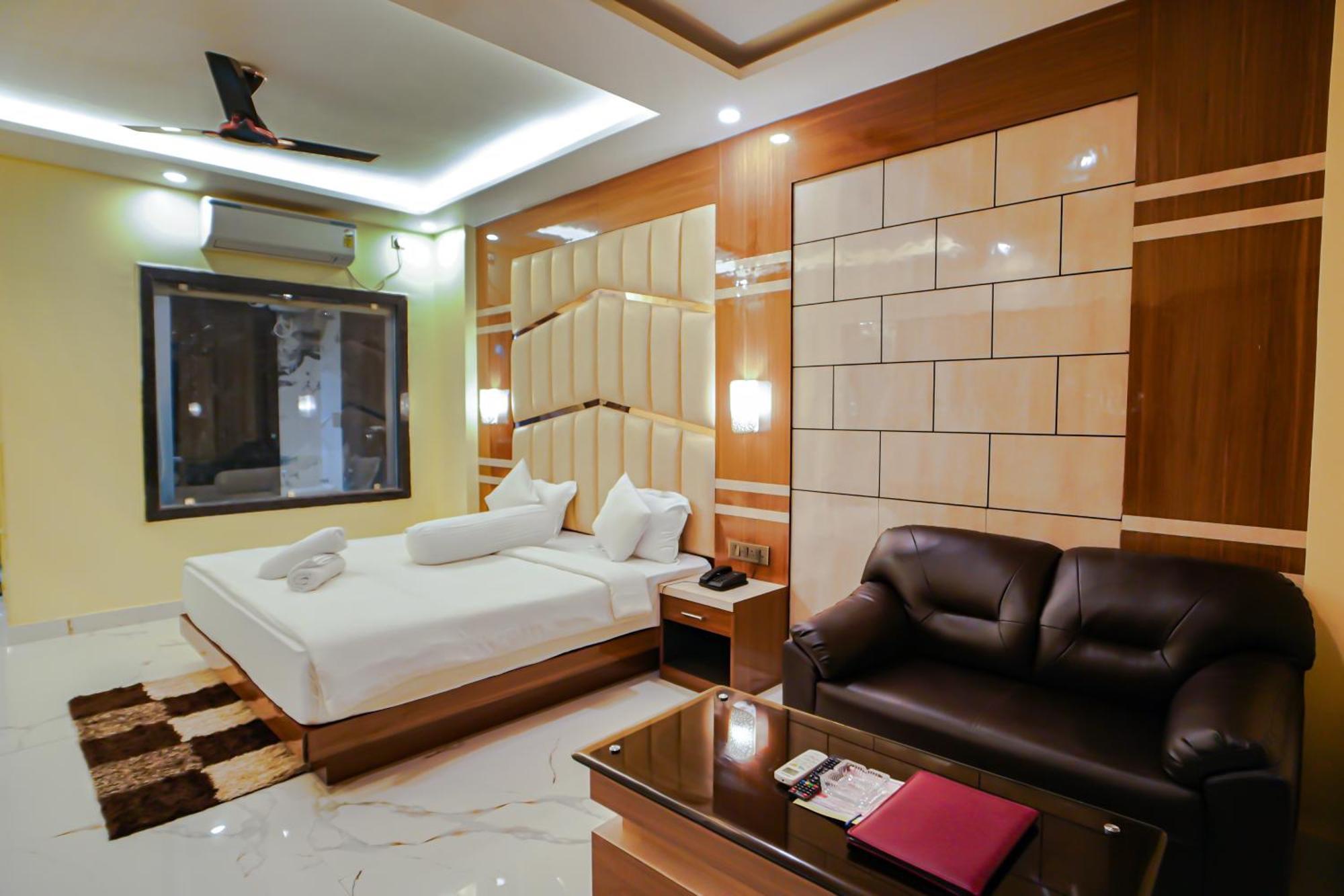 Prasant On Beach Resort !! Lift - Wifi -Restaurant-Parking Facilities-Newly Decorated Room !! Мандармони Екстериор снимка