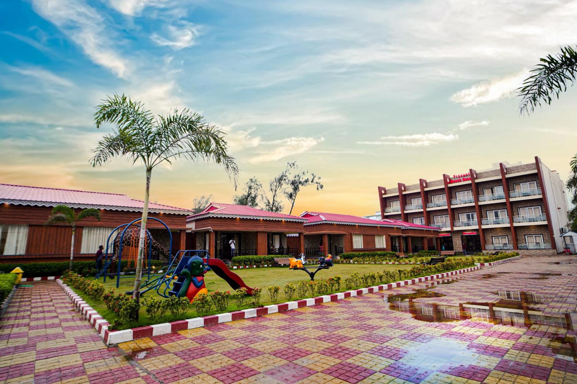 Prasant On Beach Resort !! Lift - Wifi -Restaurant-Parking Facilities-Newly Decorated Room !! Мандармони Екстериор снимка