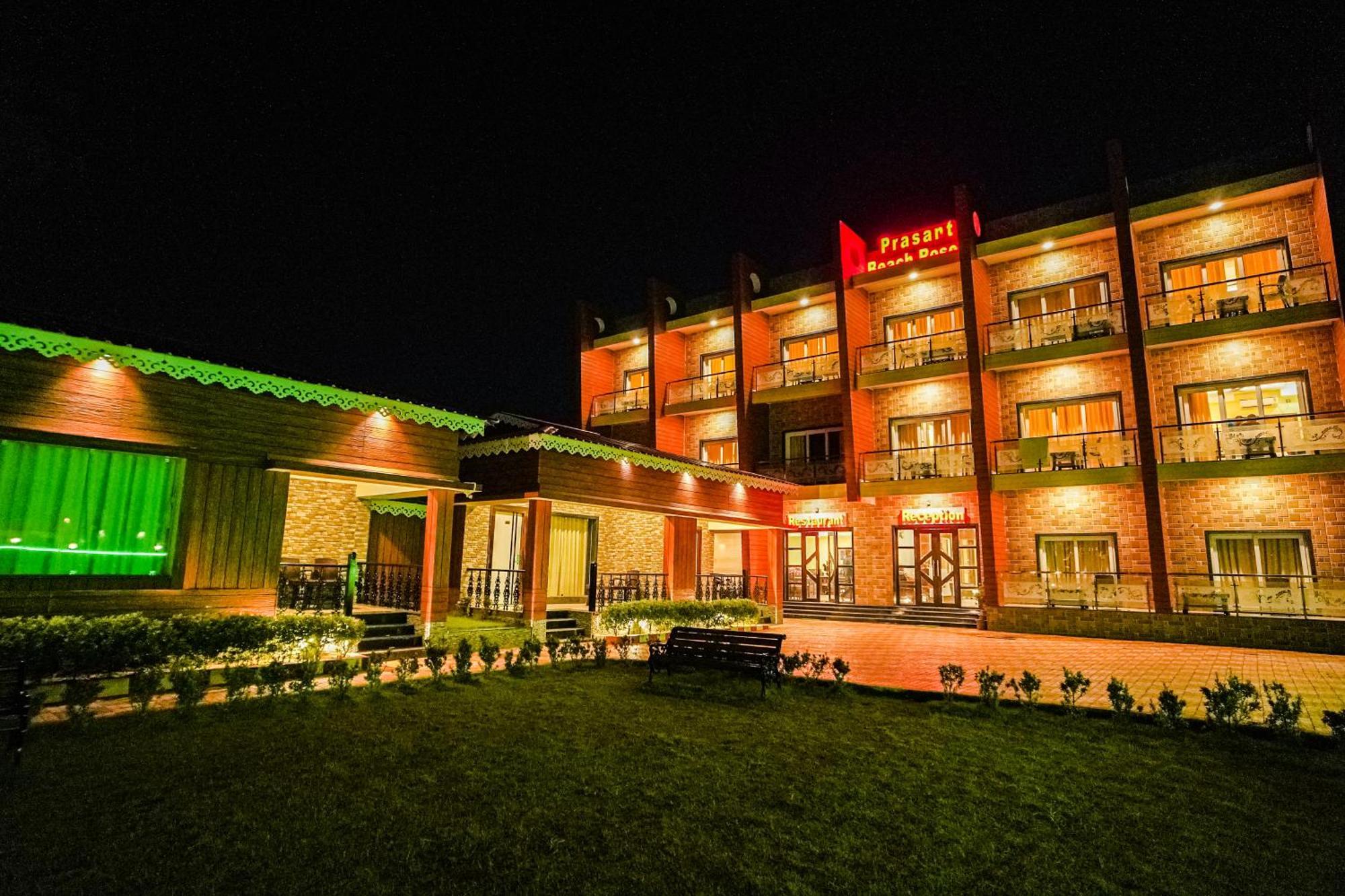 Prasant On Beach Resort !! Lift - Wifi -Restaurant-Parking Facilities-Newly Decorated Room !! Мандармони Екстериор снимка