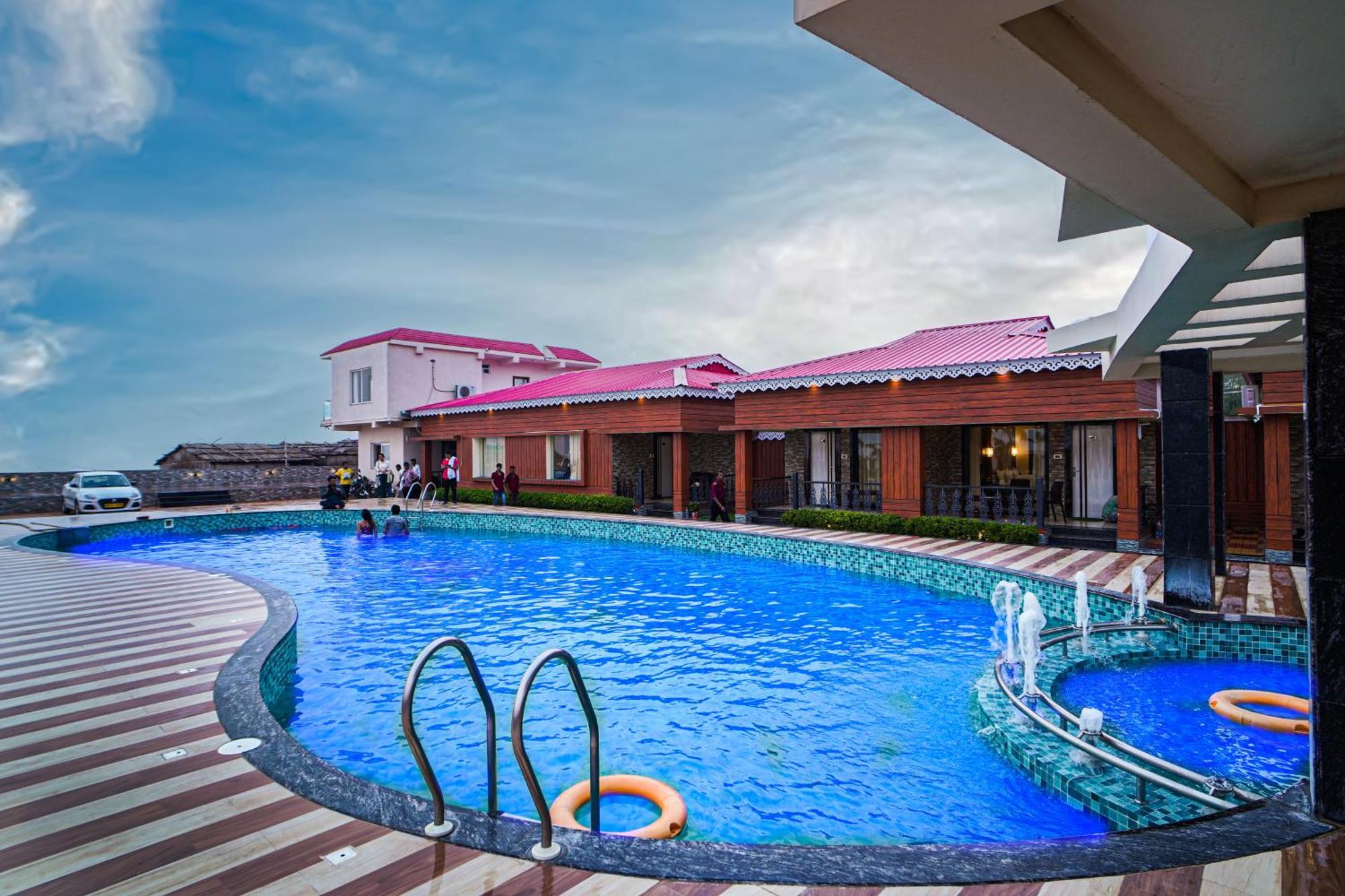 Prasant On Beach Resort !! Lift - Wifi -Restaurant-Parking Facilities-Newly Decorated Room !! Мандармони Екстериор снимка