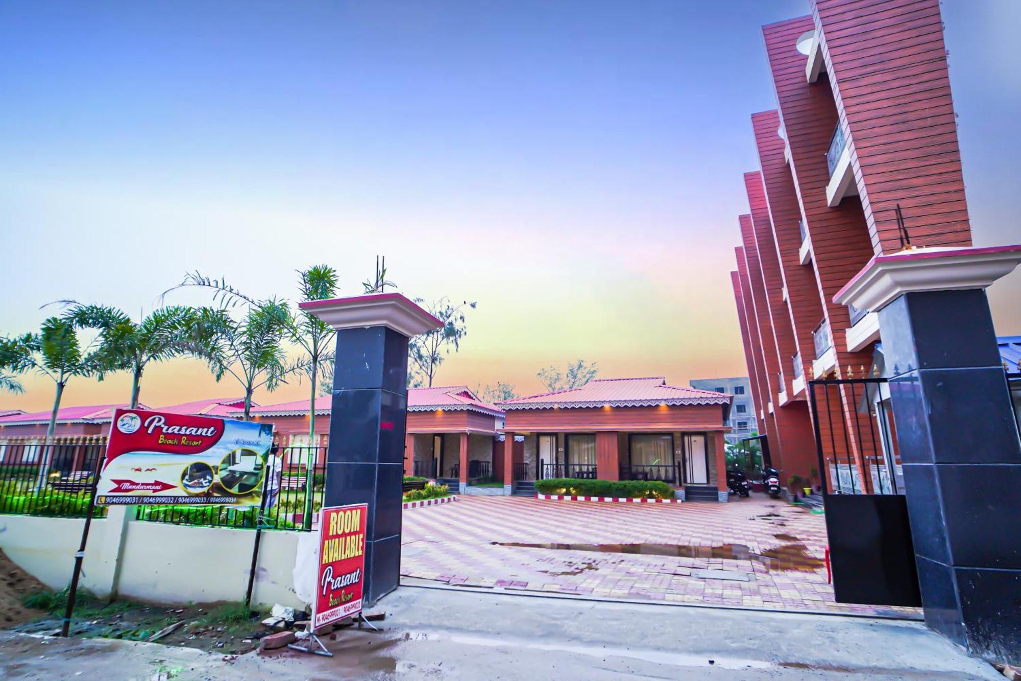 Prasant On Beach Resort !! Lift - Wifi -Restaurant-Parking Facilities-Newly Decorated Room !! Мандармони Екстериор снимка