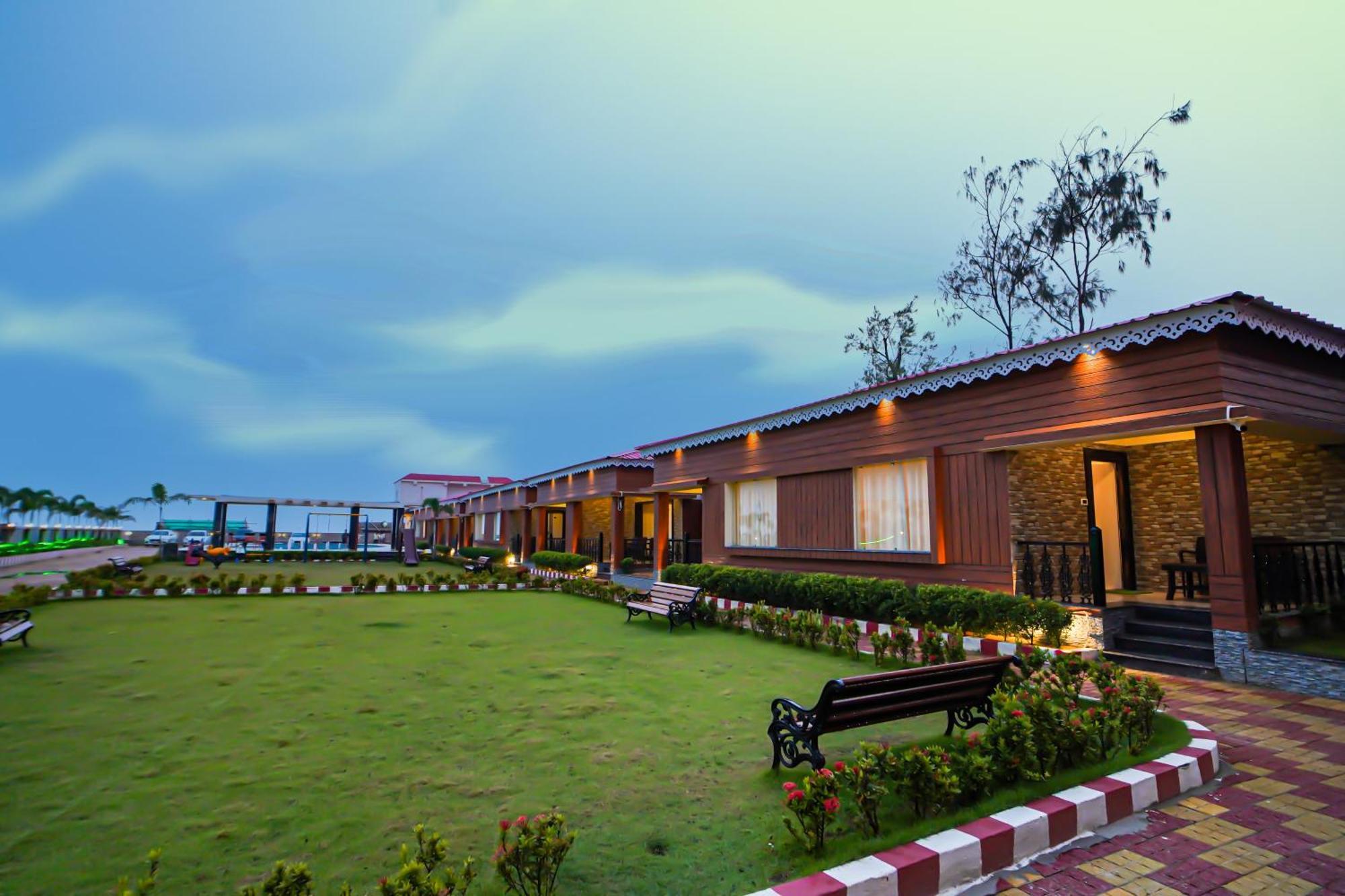 Prasant On Beach Resort !! Lift - Wifi -Restaurant-Parking Facilities-Newly Decorated Room !! Мандармони Екстериор снимка