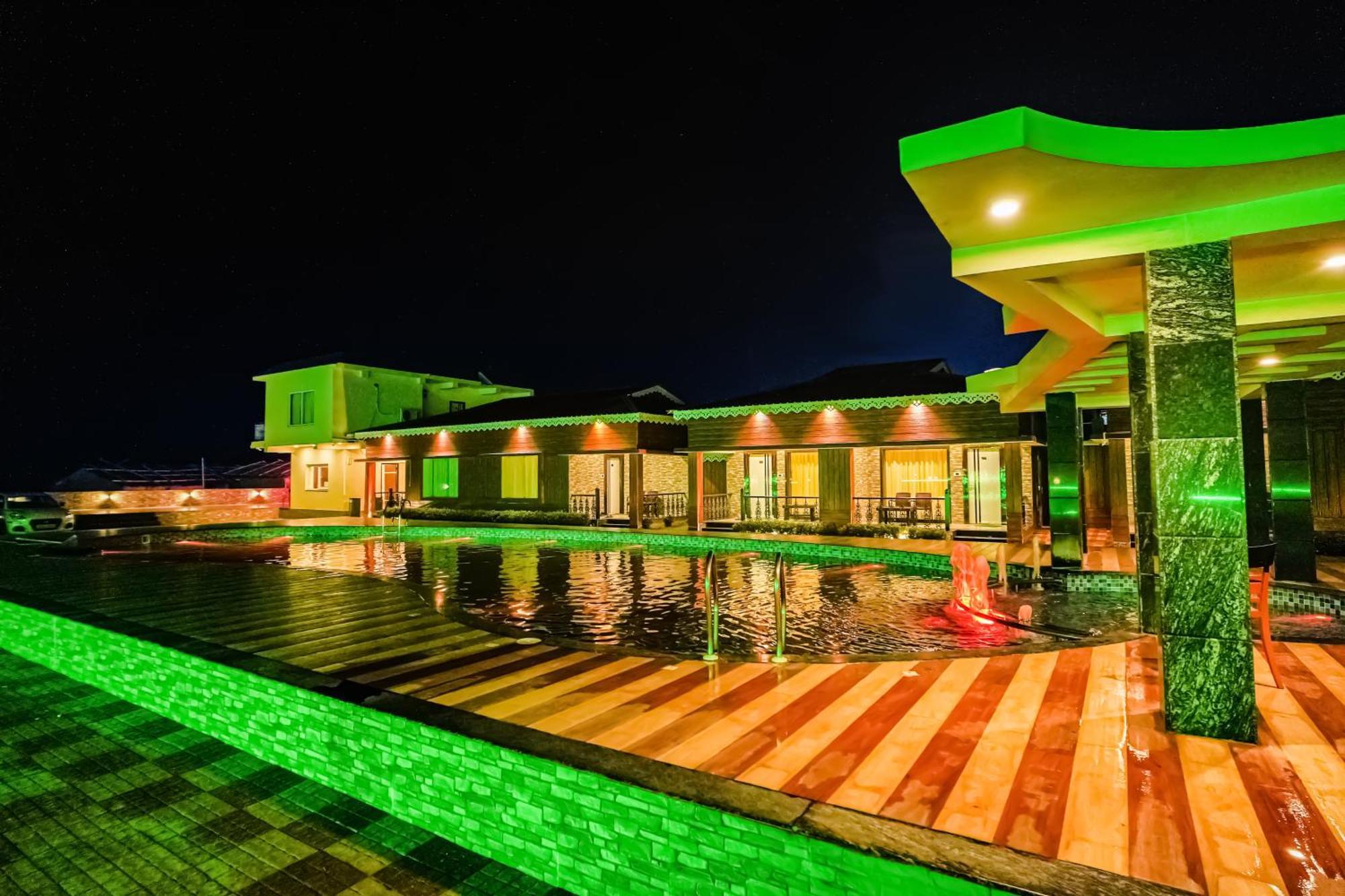 Prasant On Beach Resort !! Lift - Wifi -Restaurant-Parking Facilities-Newly Decorated Room !! Мандармони Екстериор снимка