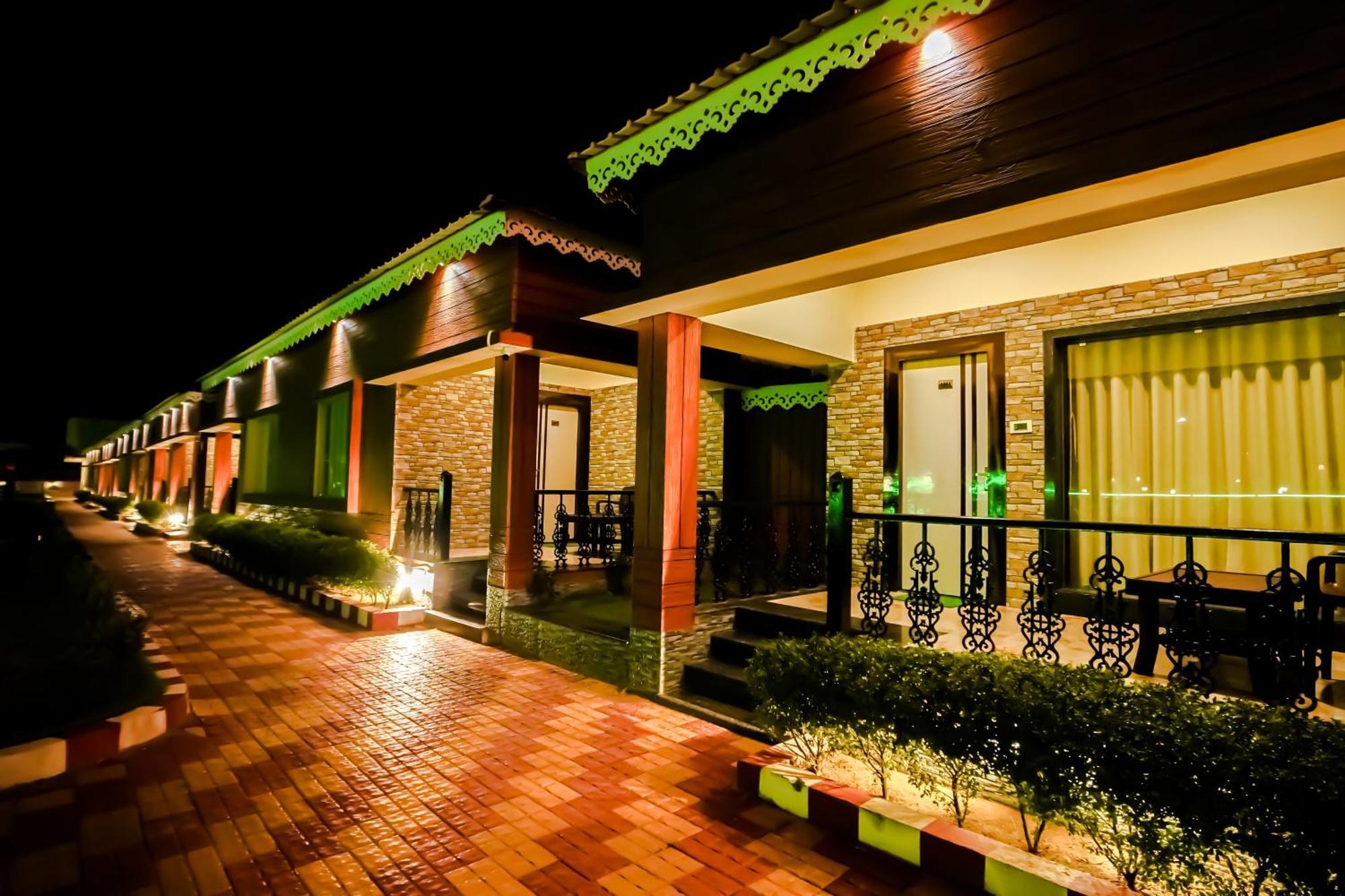 Prasant On Beach Resort !! Lift - Wifi -Restaurant-Parking Facilities-Newly Decorated Room !! Мандармони Екстериор снимка