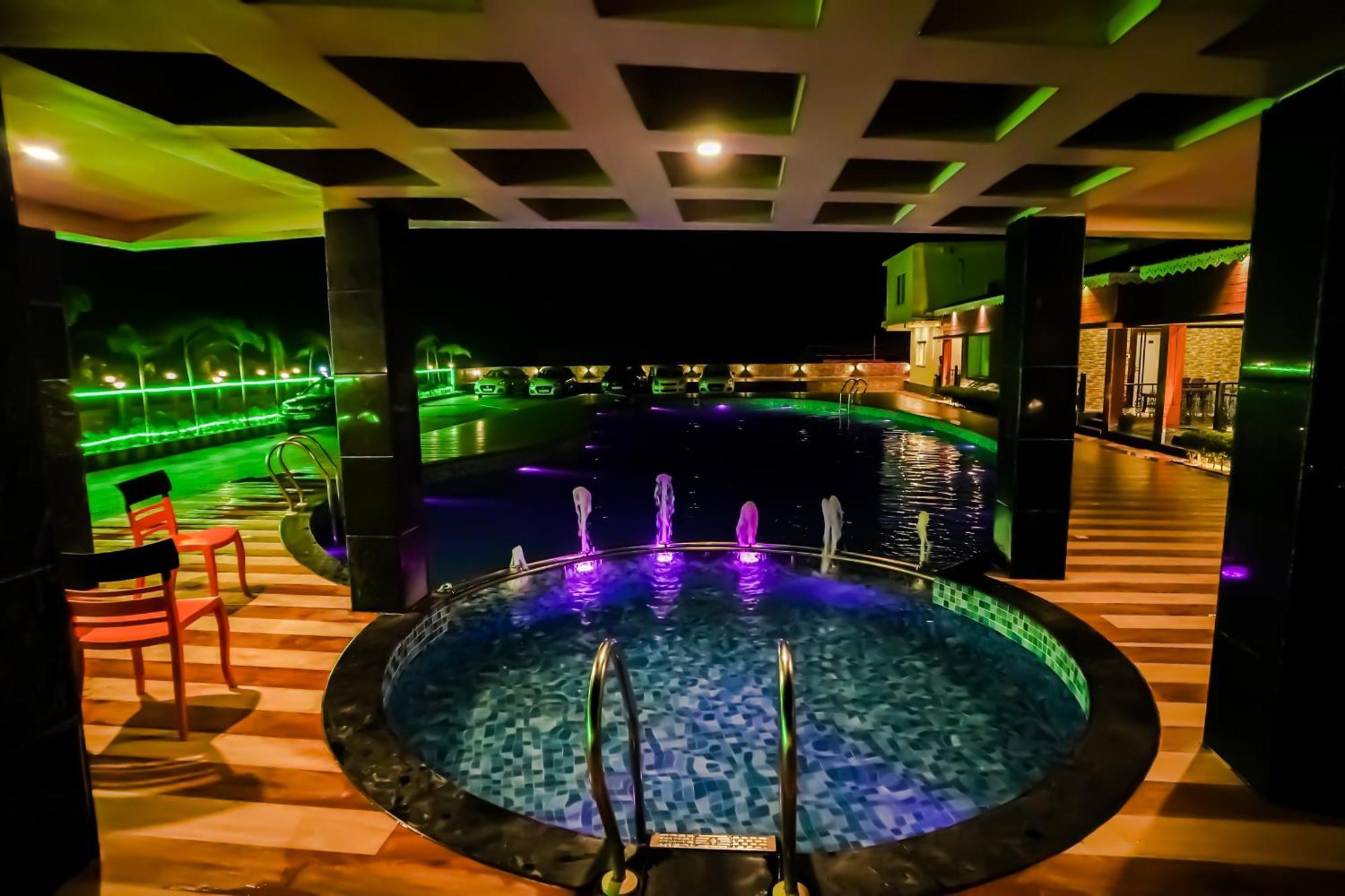 Prasant On Beach Resort !! Lift - Wifi -Restaurant-Parking Facilities-Newly Decorated Room !! Мандармони Екстериор снимка