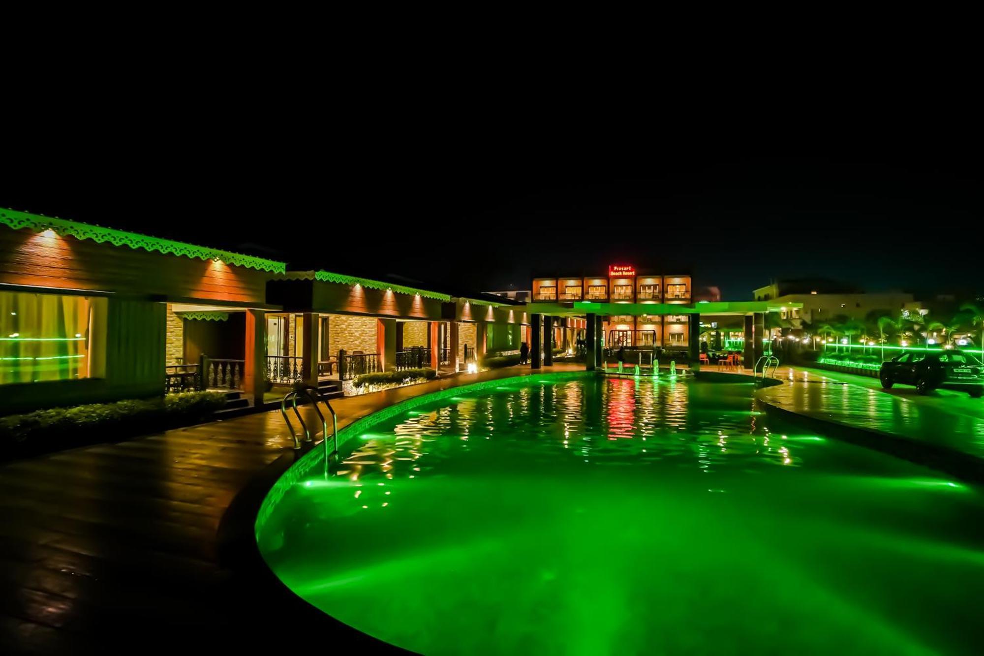 Prasant On Beach Resort !! Lift - Wifi -Restaurant-Parking Facilities-Newly Decorated Room !! Мандармони Екстериор снимка